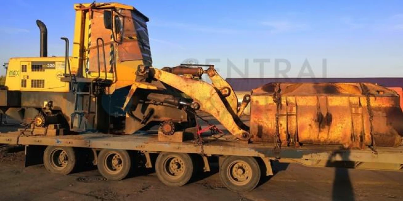Перевозка фронтального погрузчика KOMATSU WA-320-3 из Кирова в Свободный