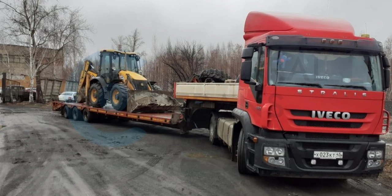 Central Trans доставил экскаватор-погрузчик 