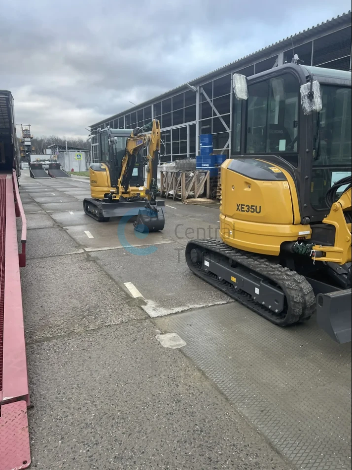 Два мини-экскаватора XCMG XE35U доставлены из Санкт-Петербурга в Москву