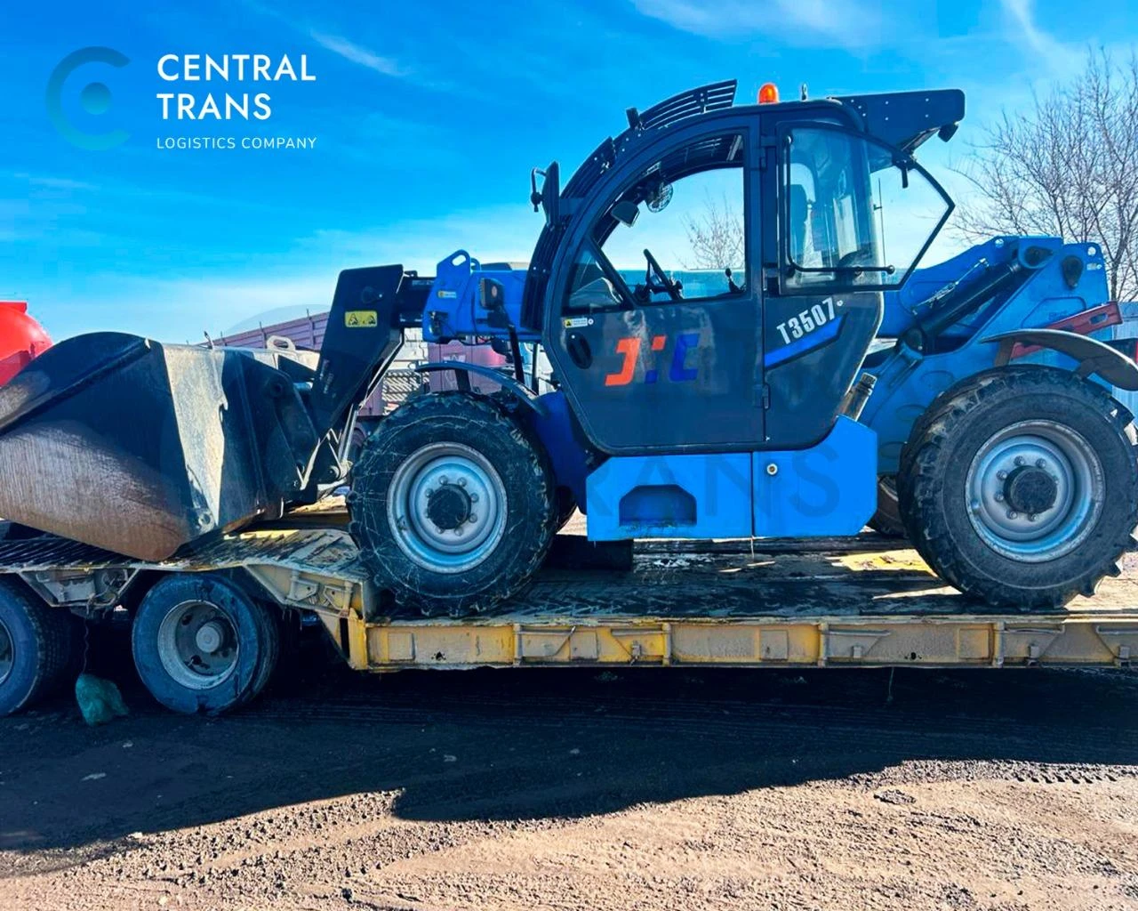 Перевозка погрузчика JHC T3507 на трале по направлению Краснодар-Сочи