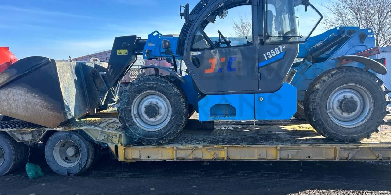 Перевозка погрузчика JHC T3507 на трале по направлению Краснодар-Сочи