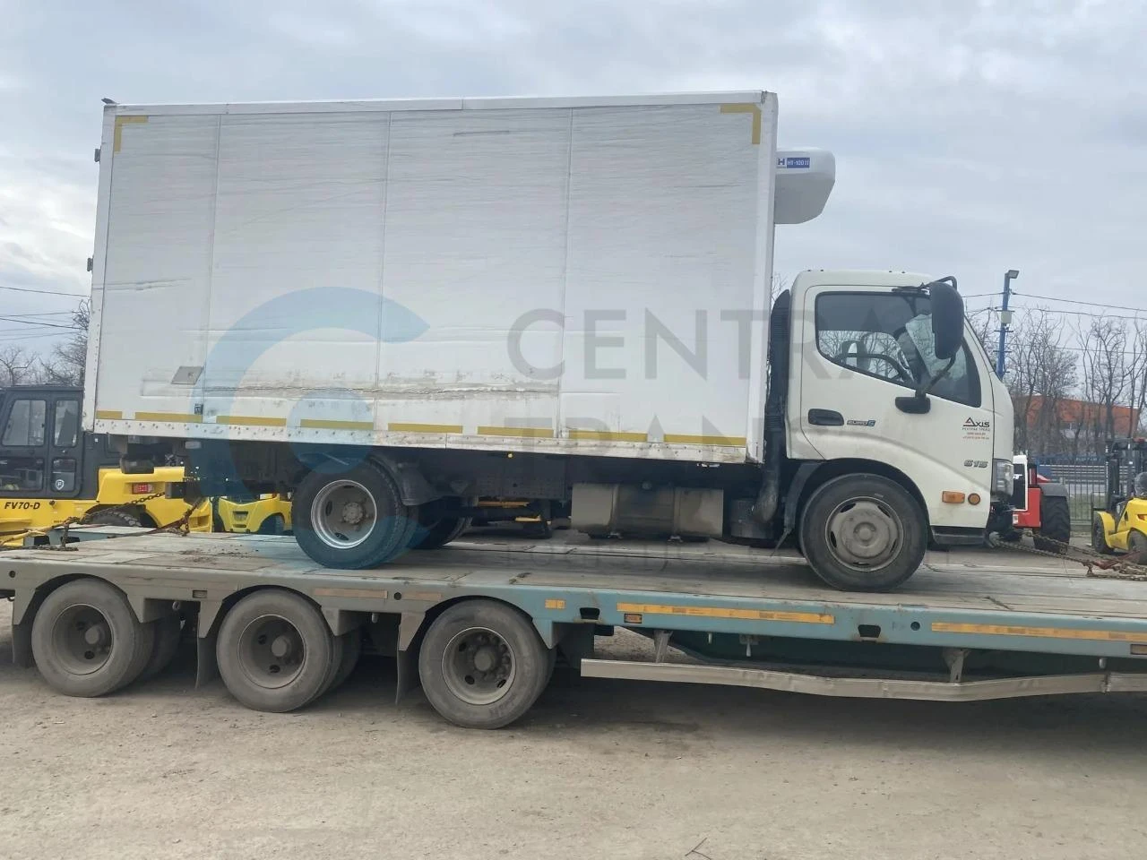 Перевозка рефрижератора Mitsubishi FUSO на трале по направлению Краснодар - Сочи