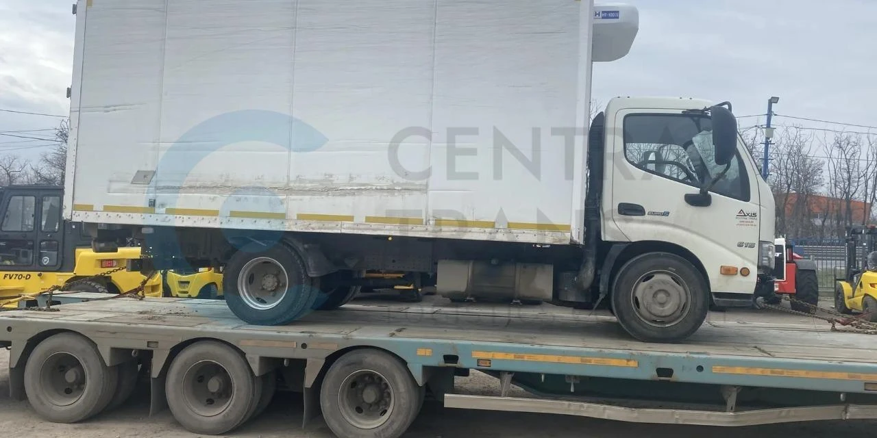 Перевозка рефрижератора Mitsubishi FUSO на трале по направлению Краснодар - Сочи