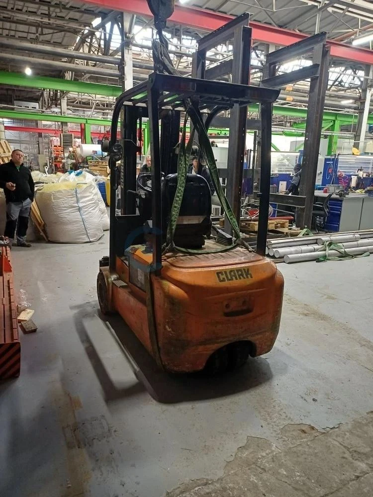 Погрузчик Clark доставлен из Костромы в Екатеринбург