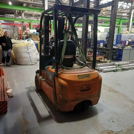 Погрузчик Clark доставлен из Костромы в Екатеринбург