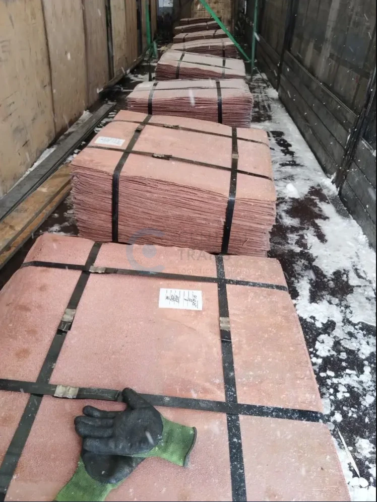 Катодная медь перевезена из Гая в Каменск