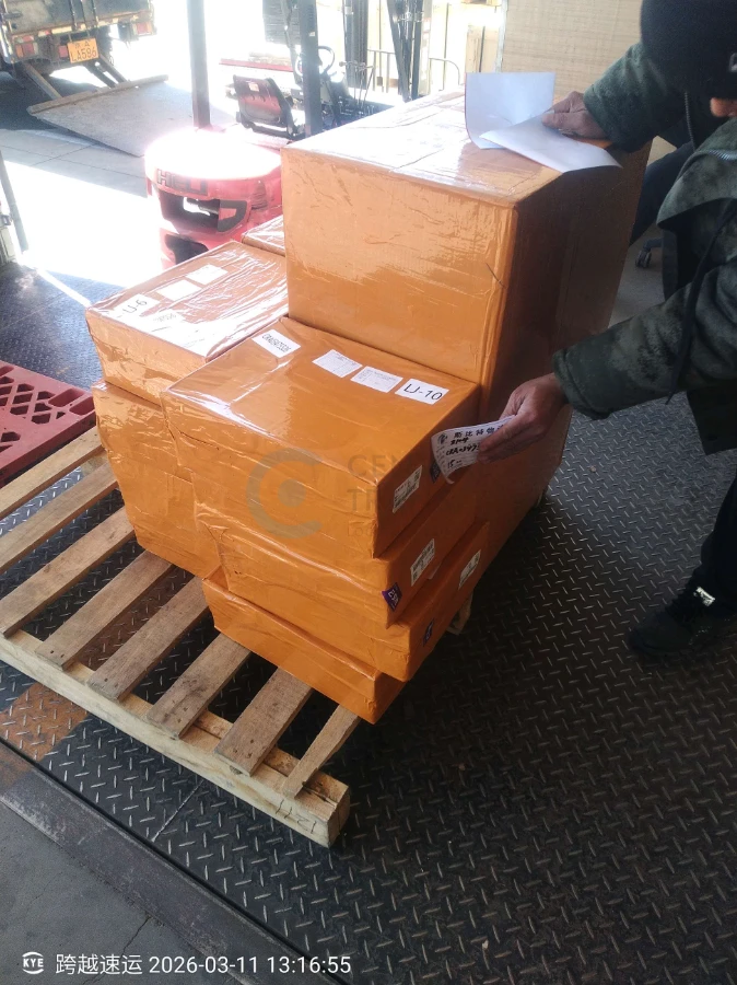 Электрокомпоненты для плат управления доставлены авиацией из Шэньчжэня в Москву