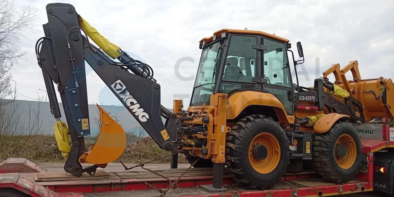 Экскаватор-погрузчик XCMG XC8-S3570 перевезён из Санкт-Петербурга в Москву