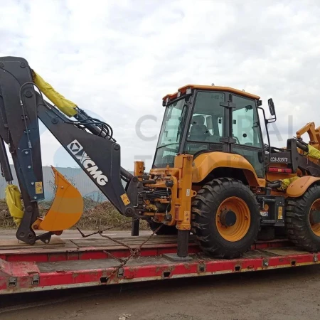 Экскаватор-погрузчик XCMG XC8-S3570 перевезён из Санкт-Петербурга в Москву
