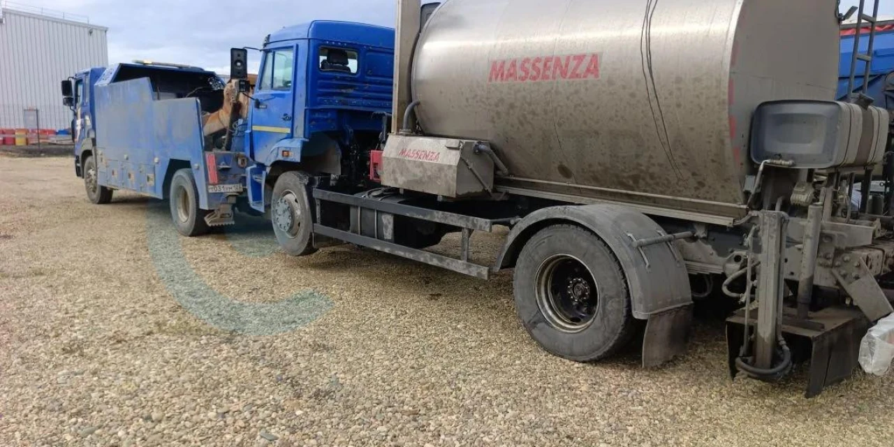 Перевозка автогудронатора IVECO  XF29933 по направлению Самара - Сухой Лог в сцепке