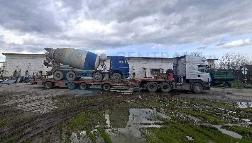 Перевозка автобетоносмесителя серии ТЗА 58145 на трале