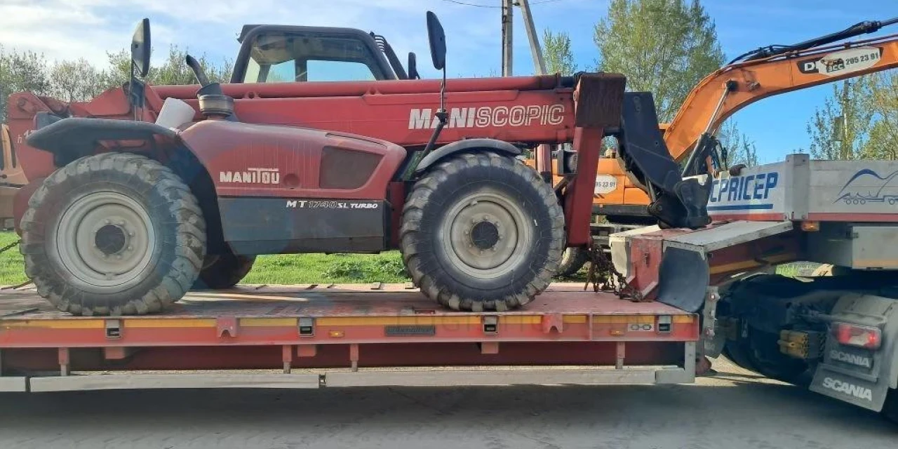 Перевозка спецтехники Fiori DB250S и Manitou MLT 369 из Новосибирска в Алтайский край