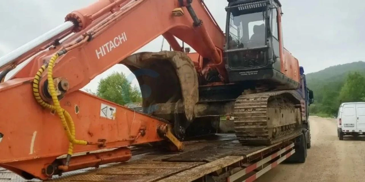 Перевозка экскаватора Hitachi ZX370 из Семисточного в Будукан